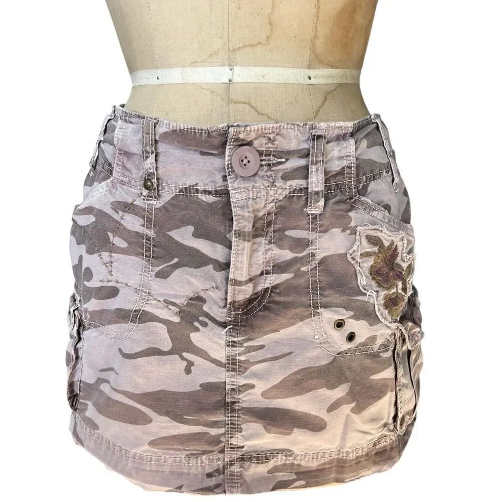 Old Navy Vintage Camo Mini Skirt with Floral Patch Size 6